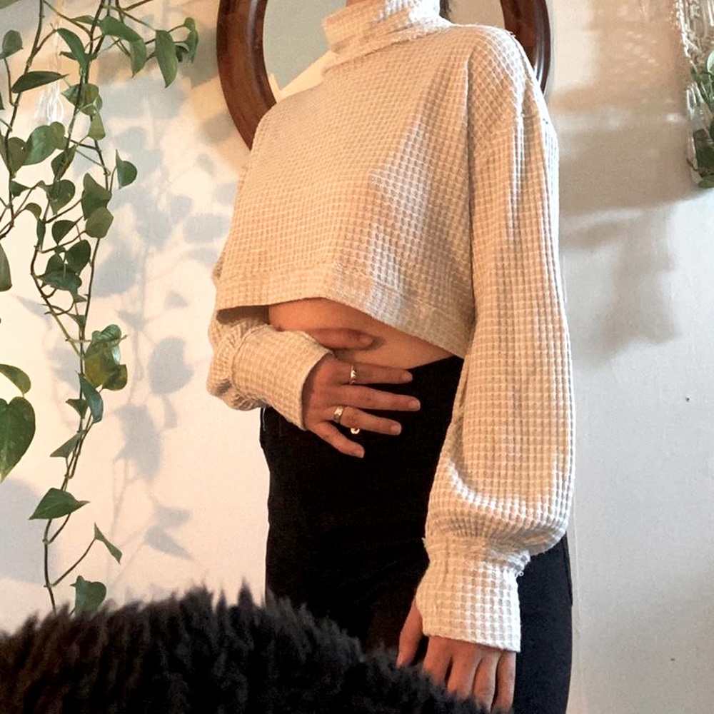 FREE PEOPLE CROPPED MOCK NECK LONG SLEEVE WITH THUMBHOLES
